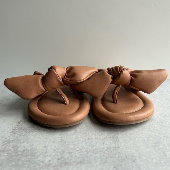 🌼 a . new day by Target Adley Bow Front Puffer Thong Sandals, Tan 6.5 NWOT - Picture 6 of 8